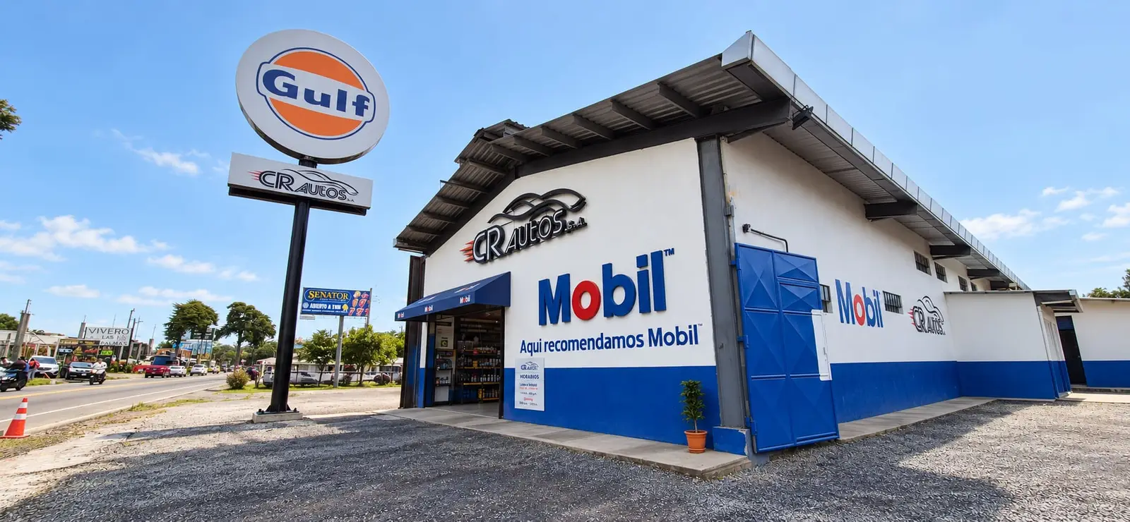 Fachada de la sede de CR Autos en El Tejar, con el rótulo de Gulf y la pared de Mobil